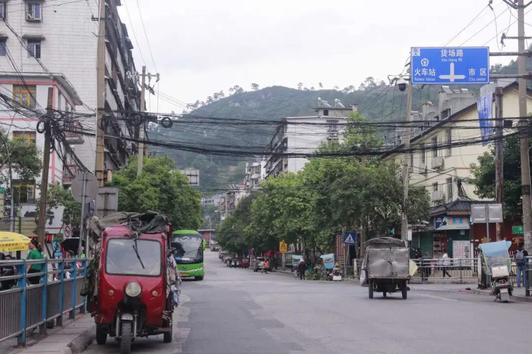 地攤經(jīng)濟給旅游業(yè)帶來了什么影響？