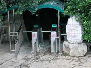 景區(qū)售票系統(tǒng)閘機(jī)哪種閘機(jī)使用多？它有什么優(yōu)點(diǎn)？