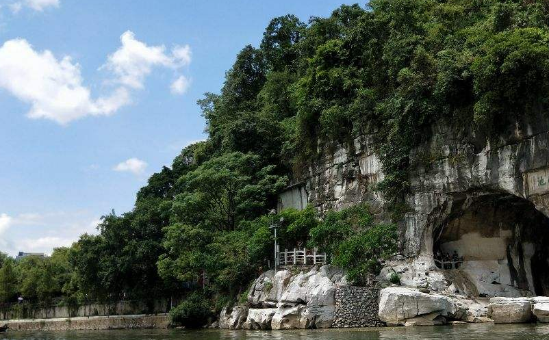 鄉(xiāng)村旅游營(yíng)銷轉(zhuǎn)變傳統(tǒng)營(yíng)銷觀念，進(jìn)入互聯(lián)網(wǎng)營(yíng)銷模式