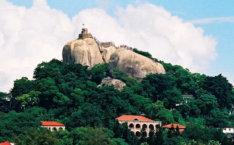 在疫情防控常態(tài)化態(tài)勢下,全域旅游加快智慧旅游的建設步伐