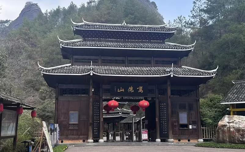 懷化萬佛山4A景區(qū)和易景通票務(wù)系統(tǒng)達(dá)成合作協(xié)議